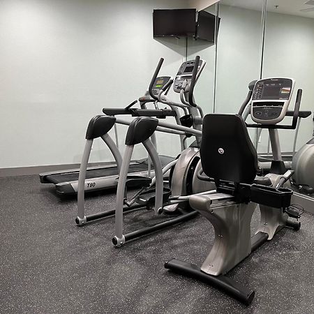 Best Western Inn & Suites Кливленд Экстерьер фото
