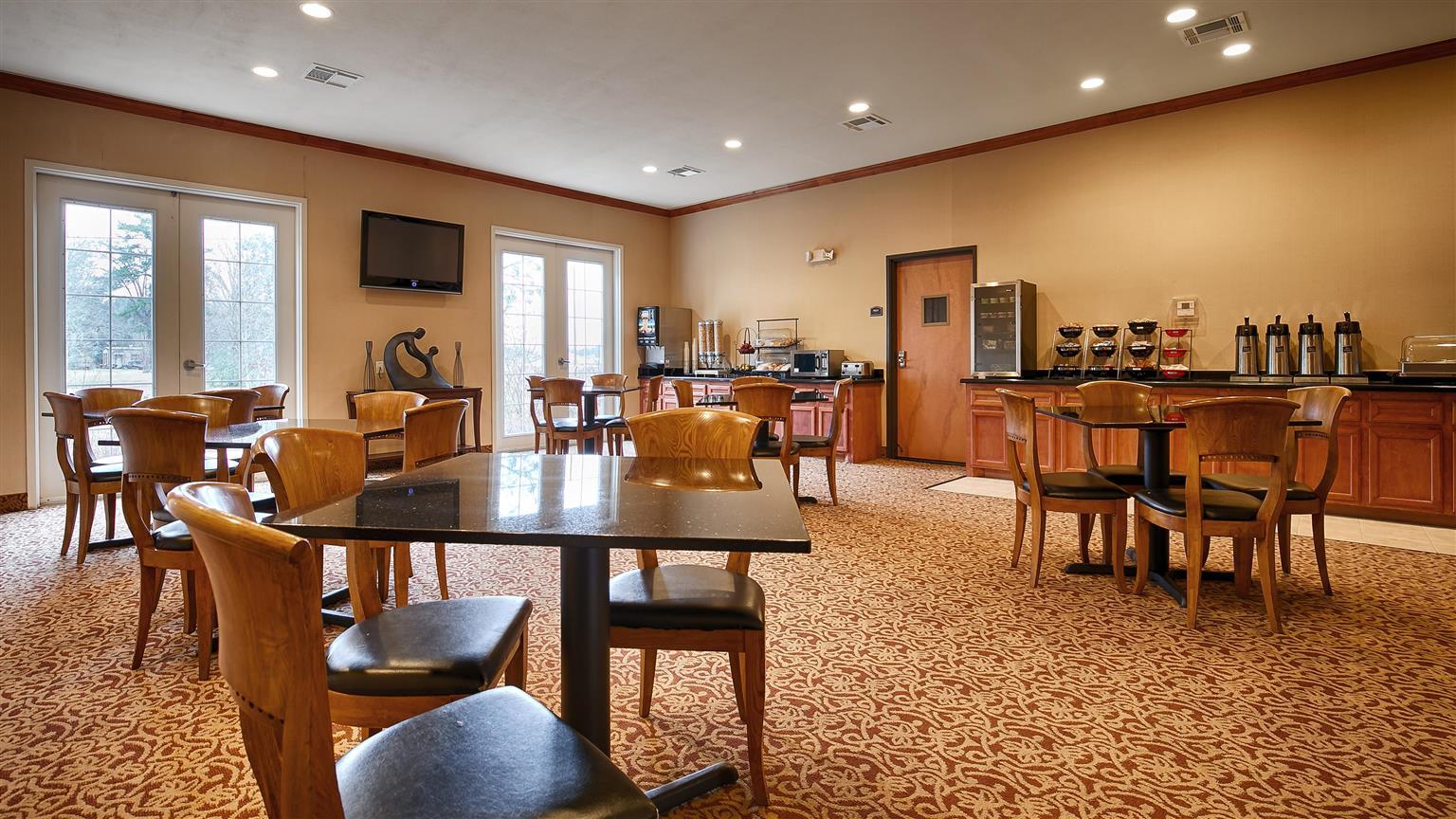 Best Western Inn & Suites Кливленд Экстерьер фото