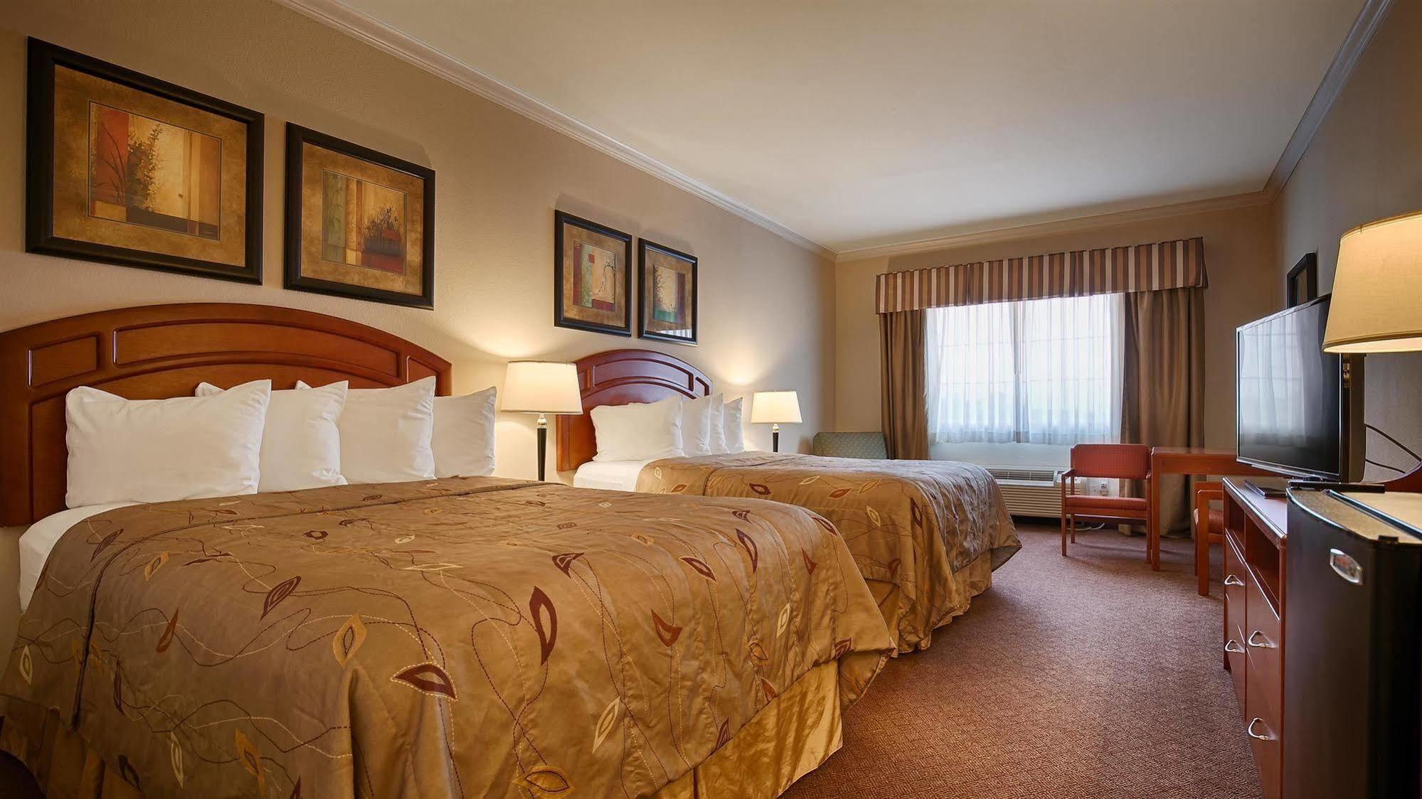 Best Western Inn & Suites Кливленд Экстерьер фото